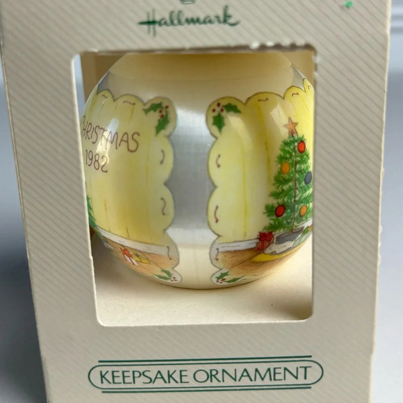 Betsy Clark 10th in a series Christmas 1982 Ornament - Picture 3 of 3